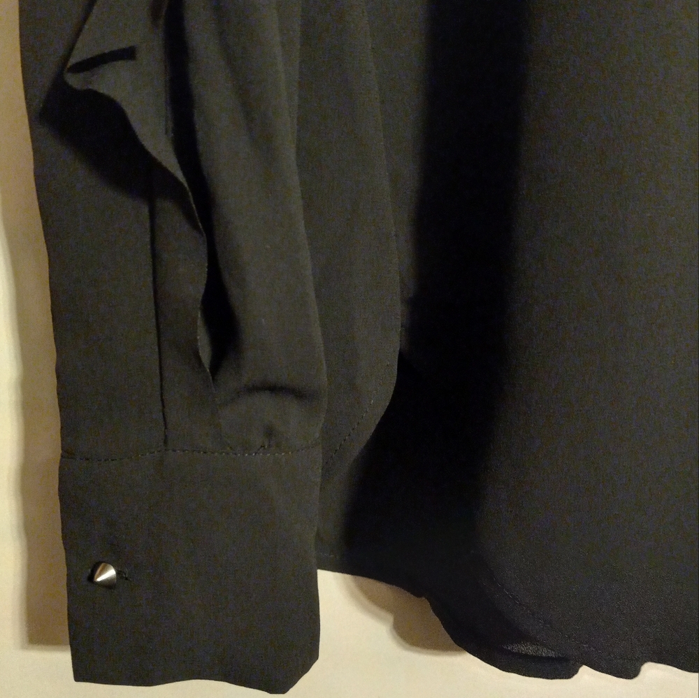 Long sleeve Ruffle Front Top - Picture 6 of 11